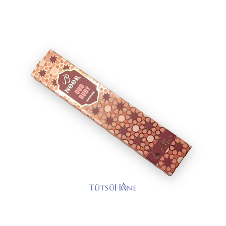 NOOR OUD RUBY (Oud,Gül,Frezya,İris,Meyve)